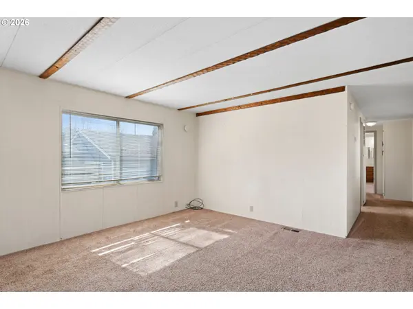 1566 LAURA ST, Springfield, OR 97477