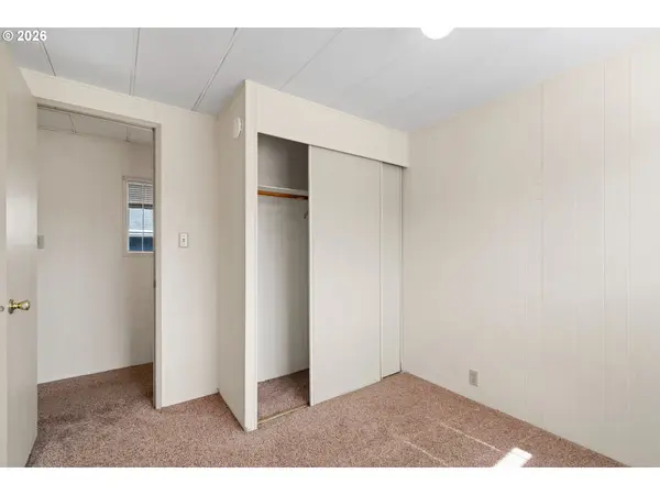 1566 LAURA ST, Springfield, OR 97477