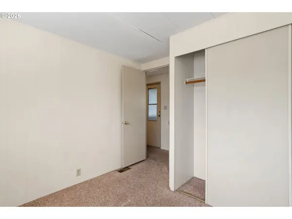 1566 LAURA ST, Springfield, OR 97477