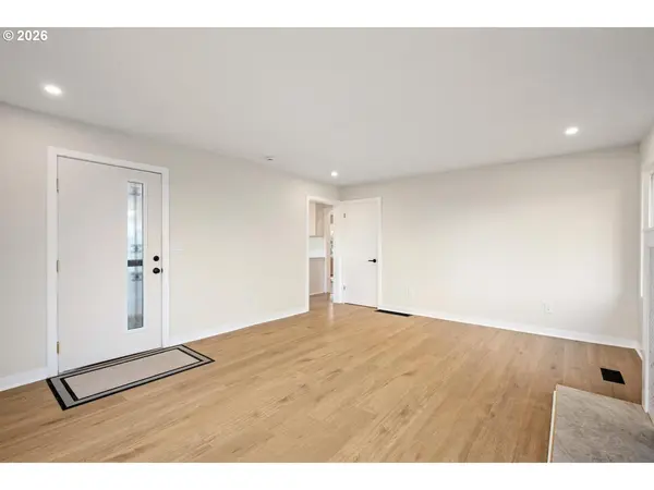 10721 NE 2ND AVE, Portland, OR 97211