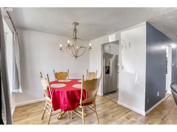 2233 COUNTRY CLUB TER, Woodburn, OR 97071