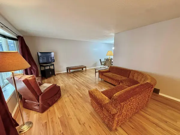 927 20 A AVE, Coaldale, AB T1M 1B3