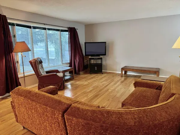 927 20 A AVE, Coaldale, AB T1M 1B3