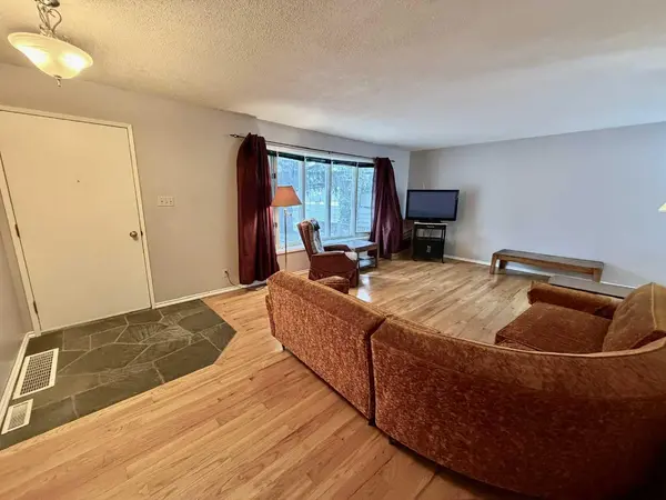 927 20 A AVE, Coaldale, AB T1M 1B3