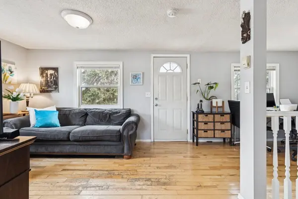 7417 24 ST SE, Calgary, AB T2C 0Y7