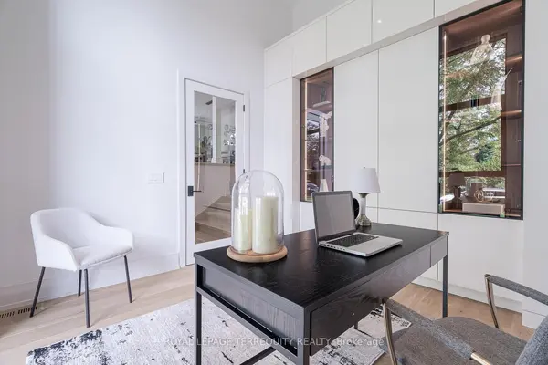 207 Newton DR, Toronto C14, ON M2M 2P2