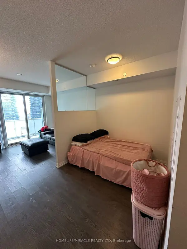 101 Erskine AVE #1406, Toronto C10, ON M4P 1Y5