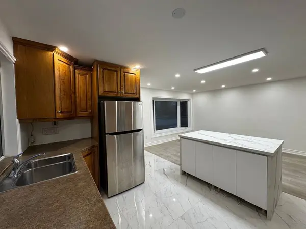 255 Penn AVE, Newmarket, ON L3Y 2S4