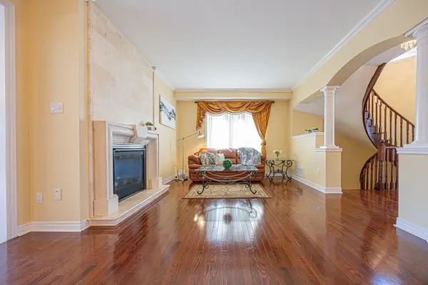 193 Maurier BLVD, Vaughan, ON L6A 0V2