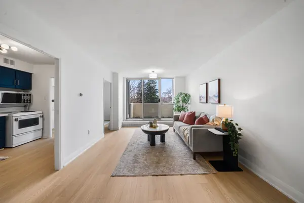 35 Ormskirk AVE #209, Toronto W01, ON M6S 1A8