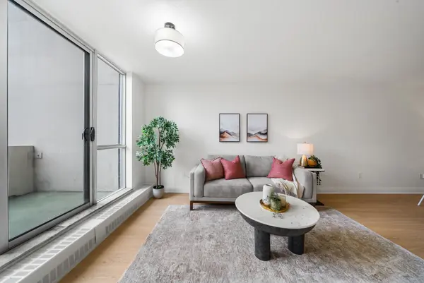 35 Ormskirk AVE #209, Toronto W01, ON M6S 1A8