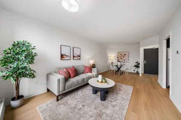 35 Ormskirk AVE #209, Toronto W01, ON M6S 1A8