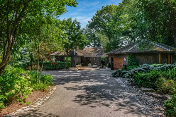 1000 Mississauga Heights DR, Mississauga, ON L5C 1A6