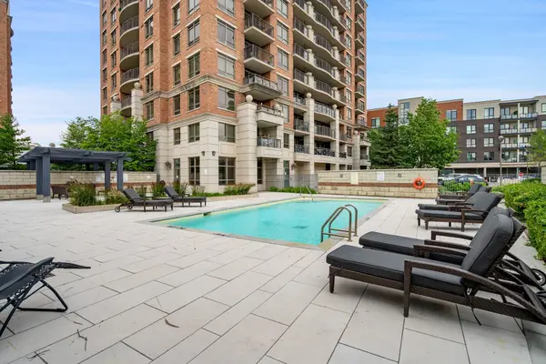 2379 Central Park DR #505, Oakville, ON L6H 0E3