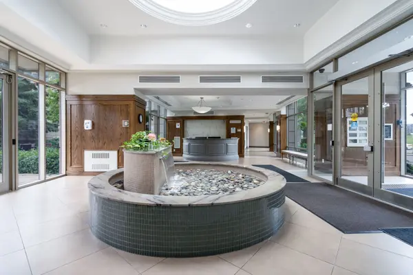 2379 Central Park DR #505, Oakville, ON L6H 0E3