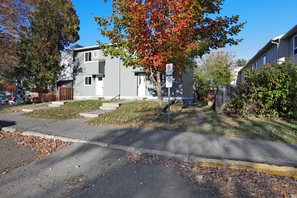 35 Thistledown CT #18, Barrhaven, ON K2J 1J4