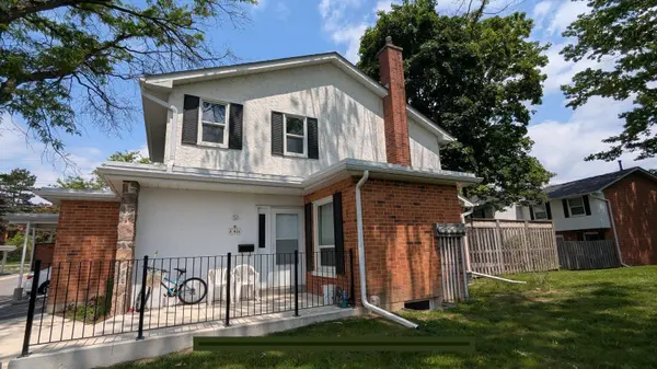 431 Keats WAY #5, Waterloo, ON N2L 5S7