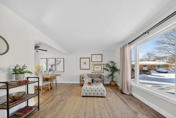 40 Robertson LN, Belleville, ON K8P 4C3