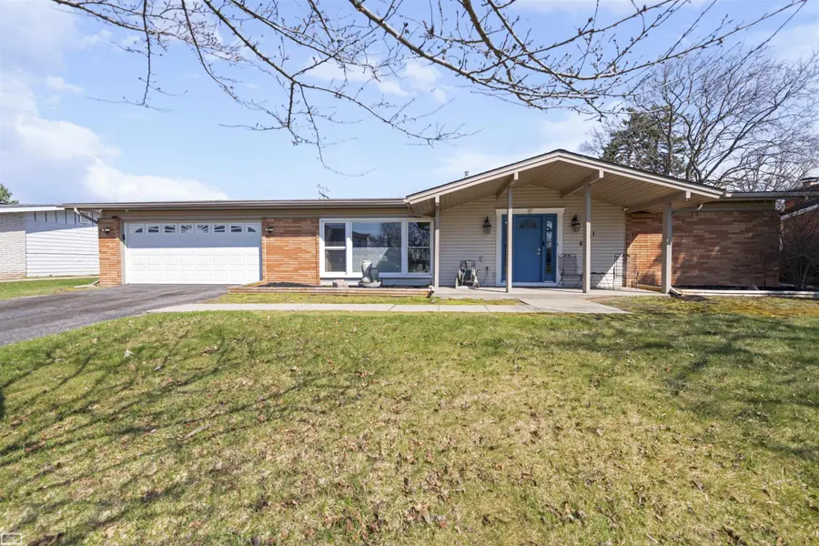 8161 Tamarack DR, Shelby Twp, MI 48317