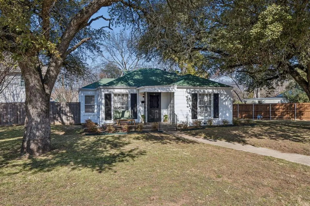 3704 Wildwood Road, Fort Worth, TX 76107