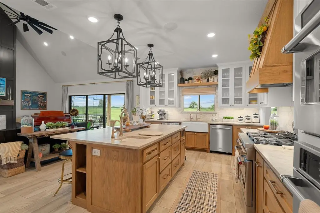 109 County Road 2696, Alvord, TX 76225