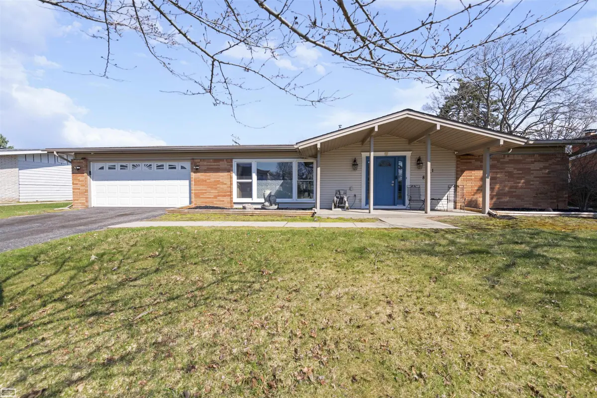 8161 Tamarack DR, Shelby Twp, MI 48317