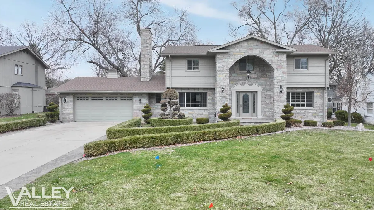 5320 N Nottingham DR, Saginaw Twp, MI 48603