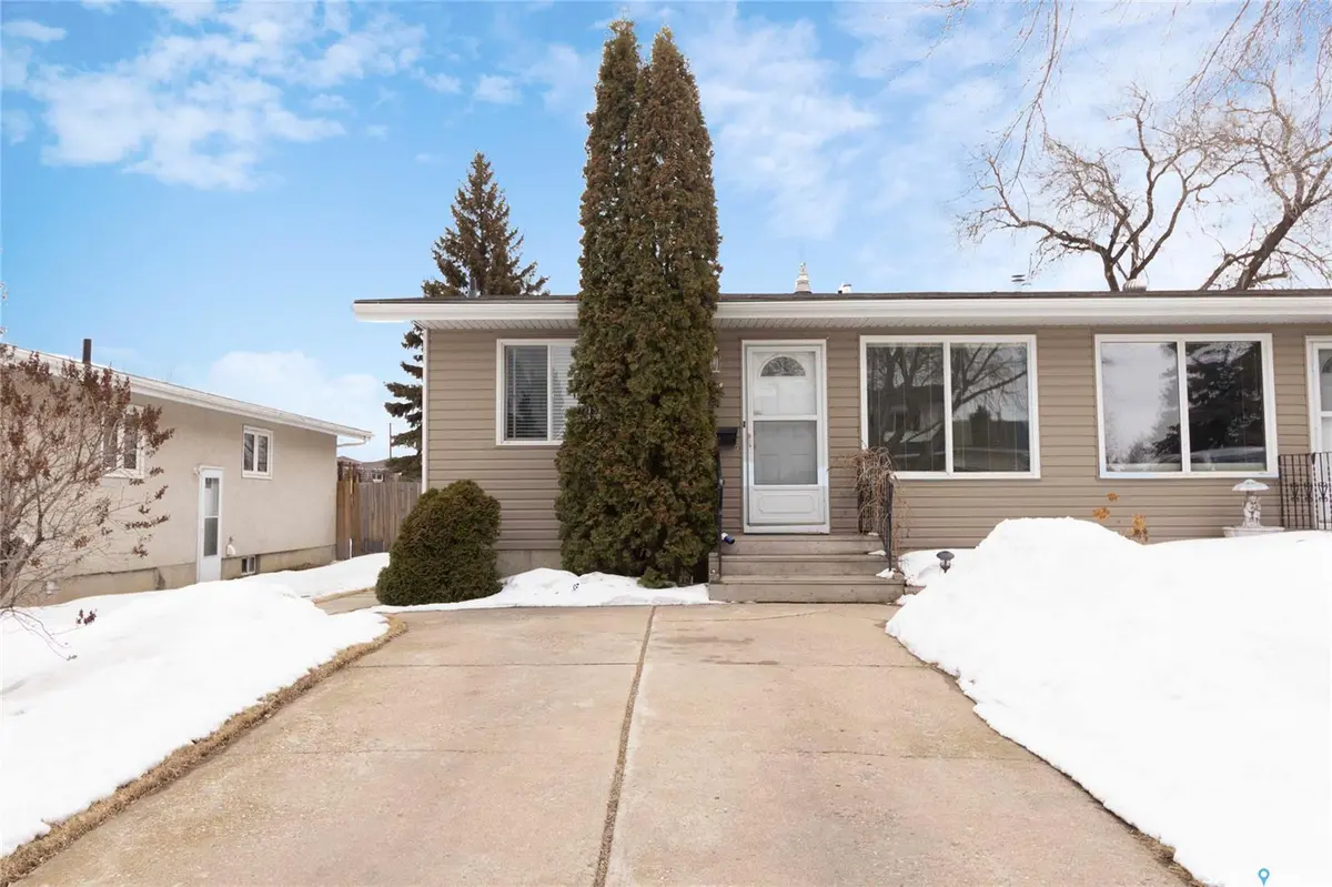 24 Anderson CRESCENT, Saskatoon, SK S7H 3Z8