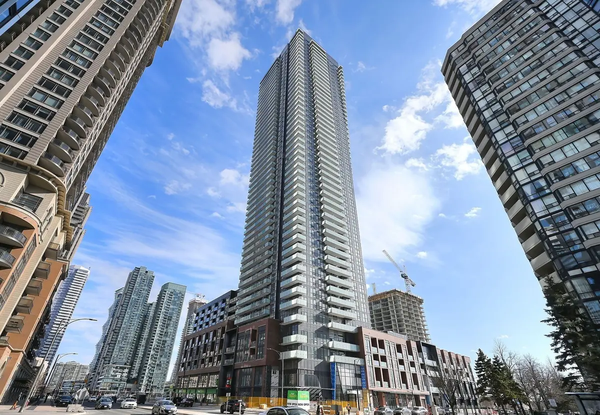 430 Square One DR #1811, Mississauga, ON L5B 0L6