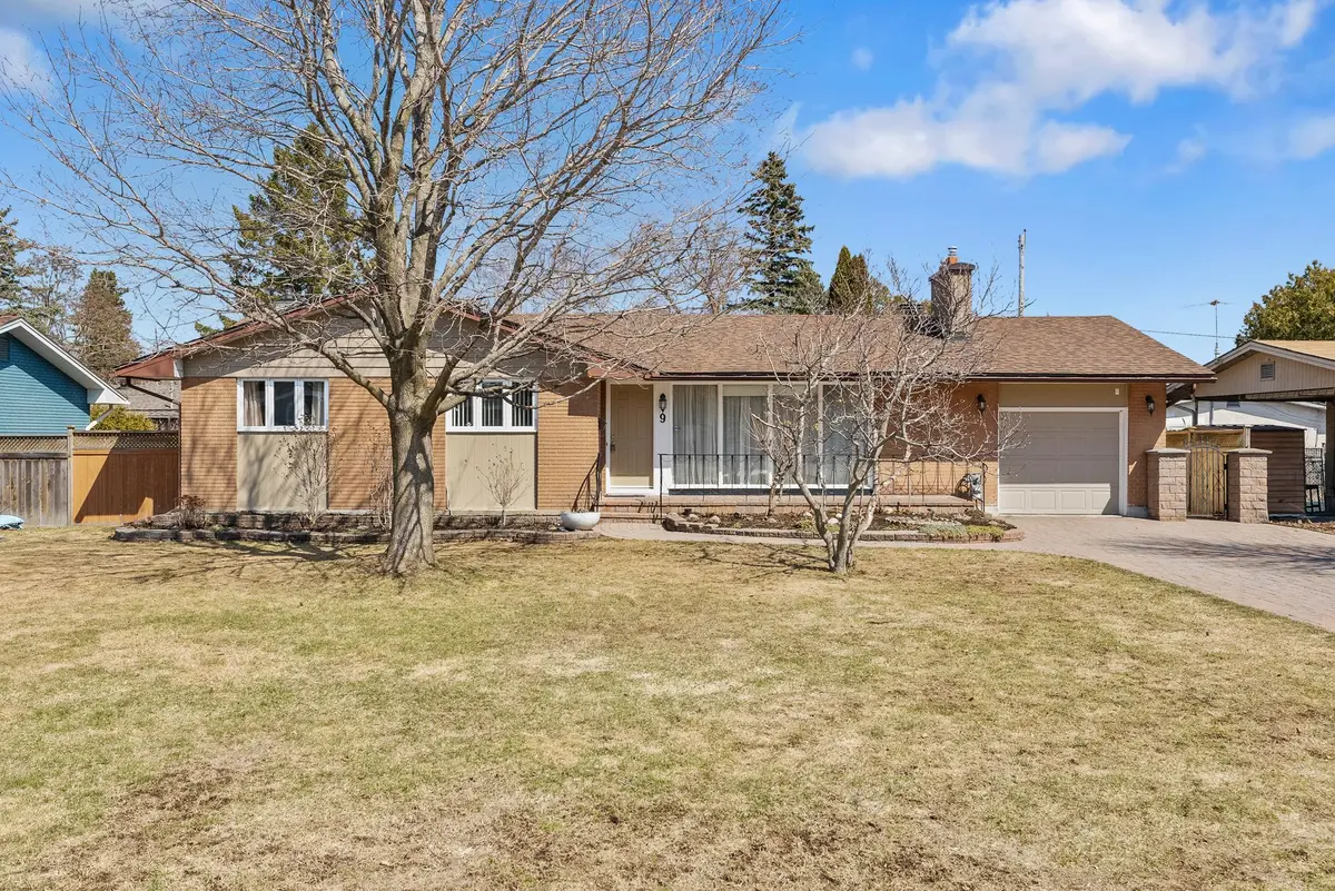 9 Aberfeldy ST, Bells Corners And South To Fallowfield, ON K2H 6H6