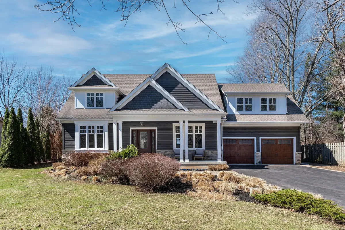 400 Hamilton DR, Hamilton, ON L9G 2B1