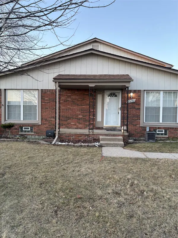 35252 Terrybrook DR, Sterling Heights, MI 48312