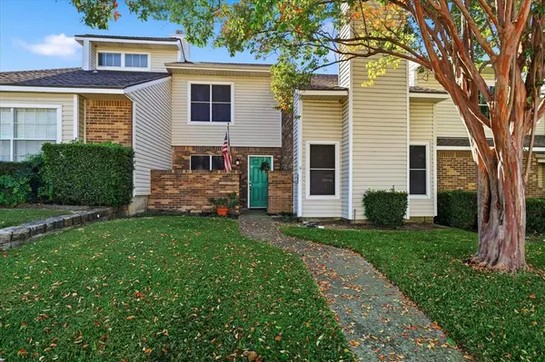 722 Creekwood Court, Lewisville, TX 75067