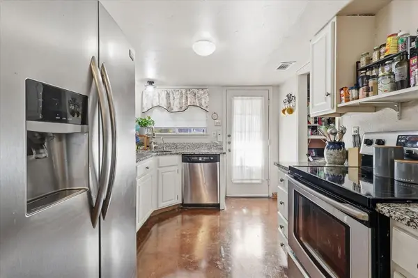 722 Creekwood Court, Lewisville, TX 75067