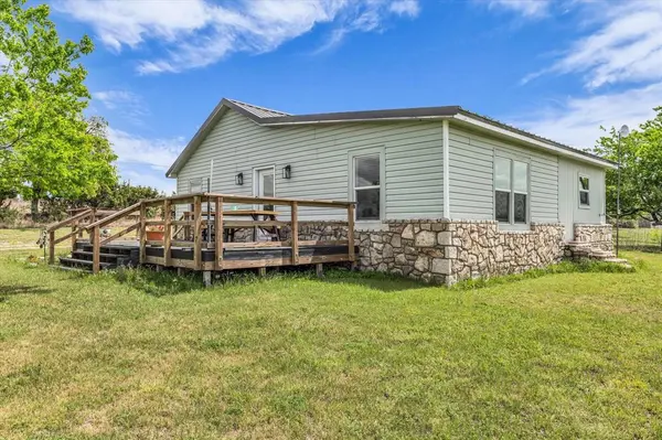 1037 County Road 2004, Glen Rose, TX 76043