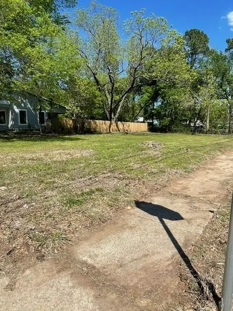 1011 E Houston Street, Paris, TX 75460