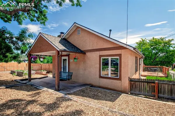 107 Oak PL, Manitou Springs, CO 80829