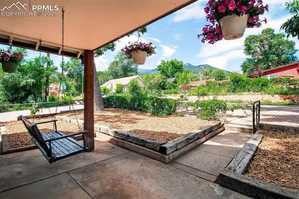 107 Oak PL, Manitou Springs, CO 80829