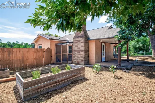 107 Oak PL, Manitou Springs, CO 80829