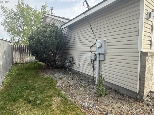 617 E OREGON AVE, Hermiston, OR 97838