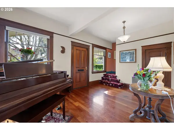 2050 FRIENDLY ST, Eugene, OR 97405