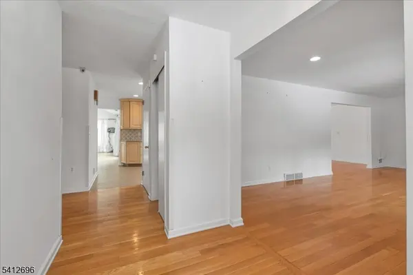 1995 Winding Brook Way, Scotch Plains Twp., NJ 07076