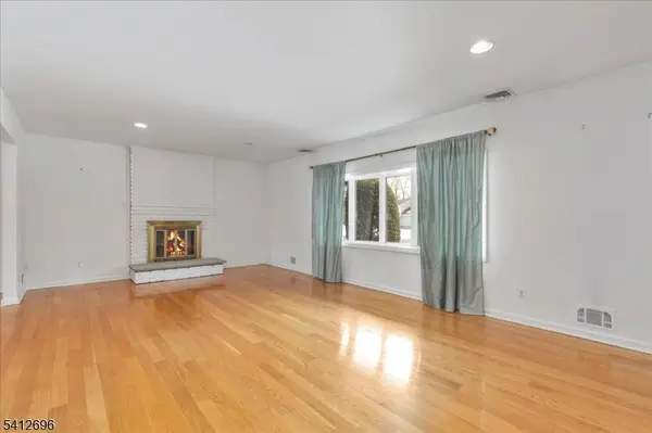 1995 Winding Brook Way, Scotch Plains Twp., NJ 07076