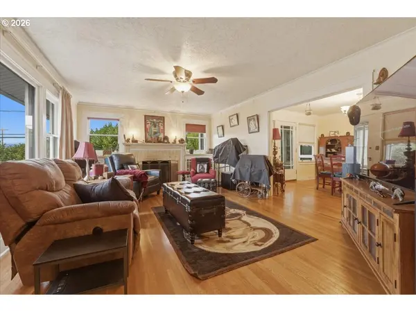 706 W B St., Rainier, OR 97048