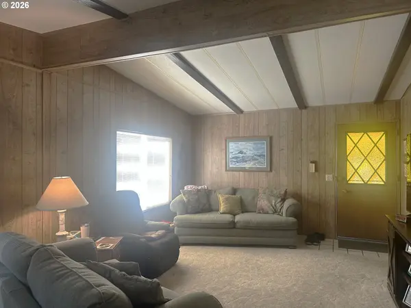 16735 THOMPSON RD, Brookings, OR 97415