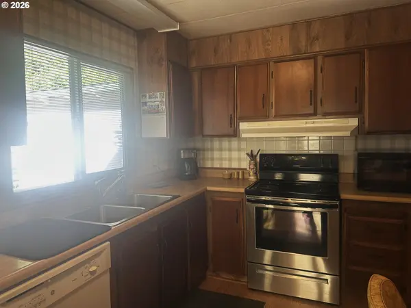 16735 THOMPSON RD, Brookings, OR 97415