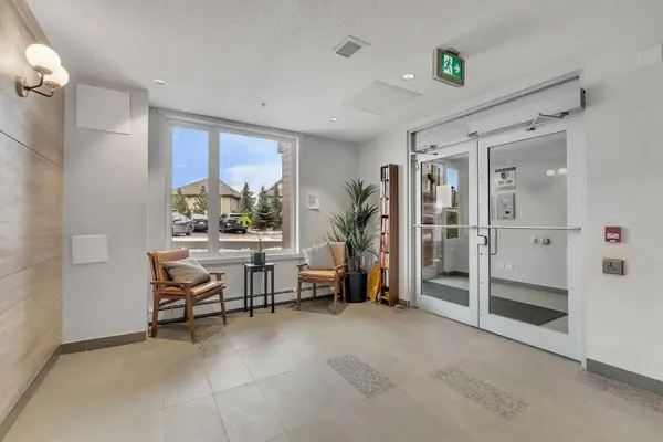 71 Shawnee Common SW #301, Calgary, AB T2Y 0R2