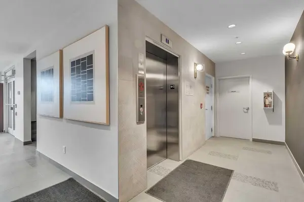 71 Shawnee Common SW #301, Calgary, AB T2Y 0R2