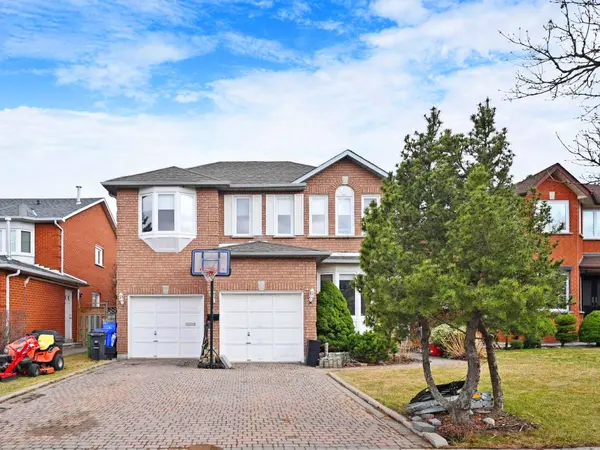 5 Jardin Hill CT, Toronto C15, ON M2H 3R8
