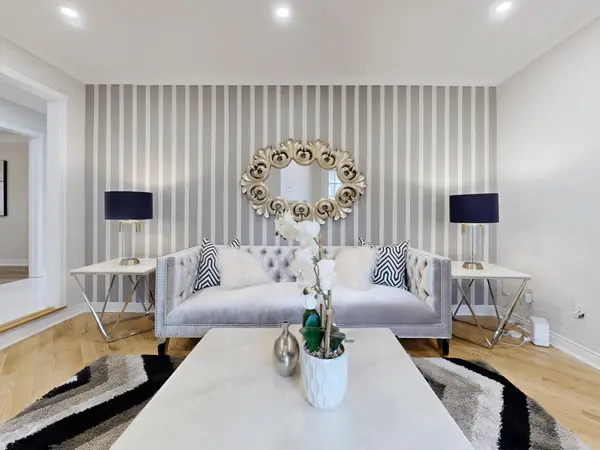 5 Jardin Hill CT, Toronto C15, ON M2H 3R8